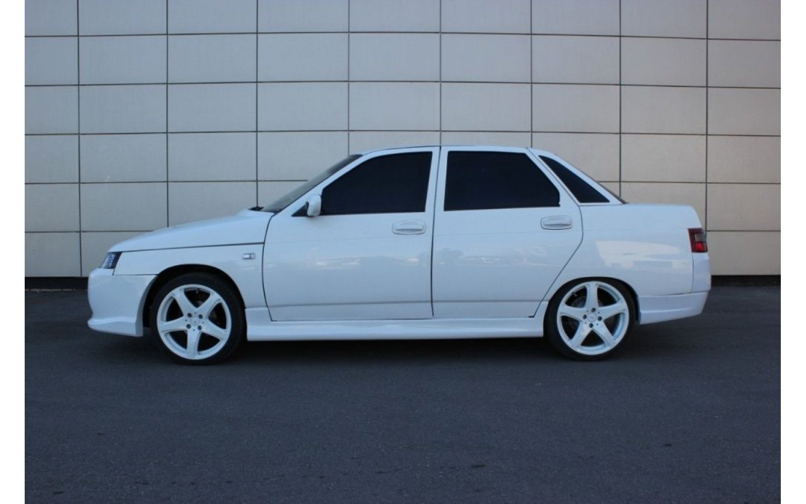 Пластиковые пороги на ВАЗ 2110 - 2112