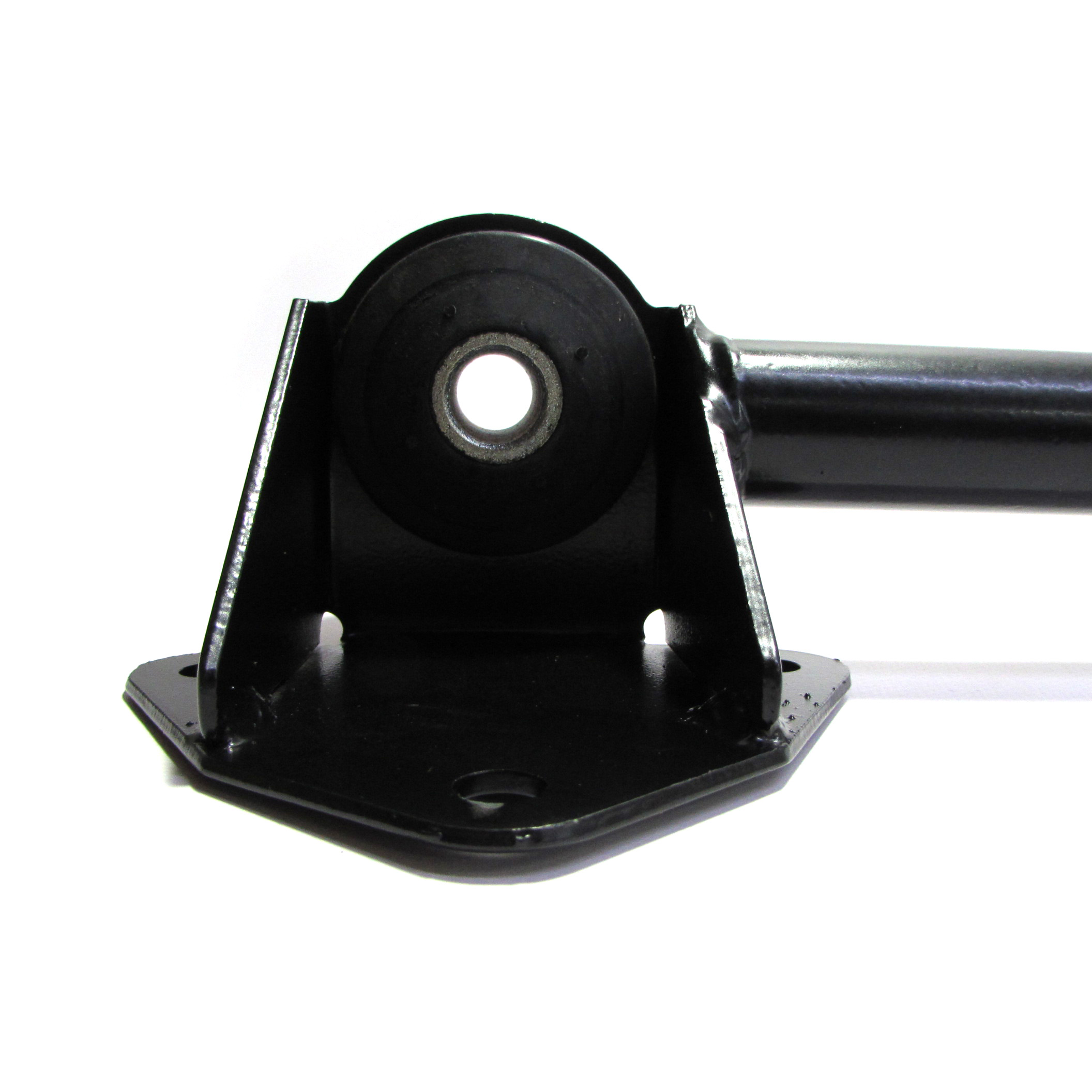 Поперечина передней подвески на стандартном сайлентблоке  ВАЗ 2108 - 2115